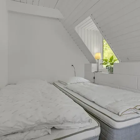 2 Bedroom In Aabenraa * Loddenhøj